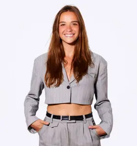 Vera Donkers - Founder, spreker en ondernemer die organisaties helpt miscommunicatie te doorbreken en samenwerking tussen generaties te versterken met interactieve inzichten