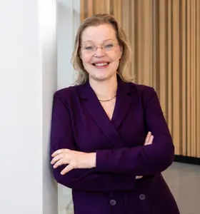 Annemarie Mars - Veranderexpert en auteur helpt organisaties met het voeren van scherpe gesprekken over verandering en maakt complexe opgaven praktisch en hanteerbaar.