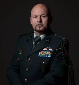 Marco Kroon - Majoor onderscheiden met de Militaire Willems‑Orde. Hij motiveert met krachtige verhalen over leiderschap, loyaliteit &amp; durf.