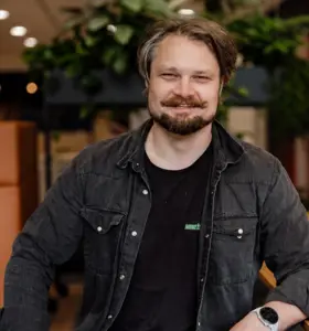 Aragorn Meulendijks - Future Historian, AI onderzoeker en futurist die organisaties inzicht geeft in exponentiële technologie en de impact daarvan op mens, werk en economie.