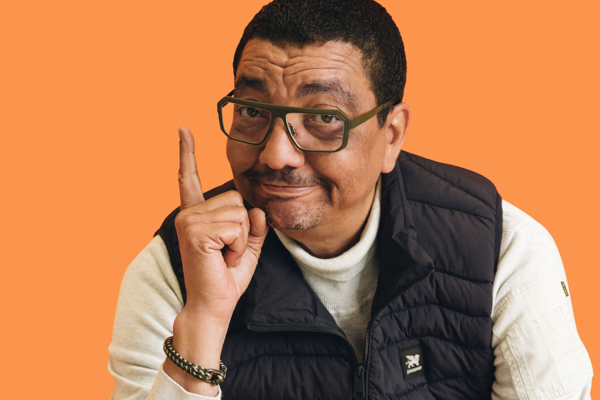Van cabaret naar keynote: hoe humor en werkgeluk elkaar versterken