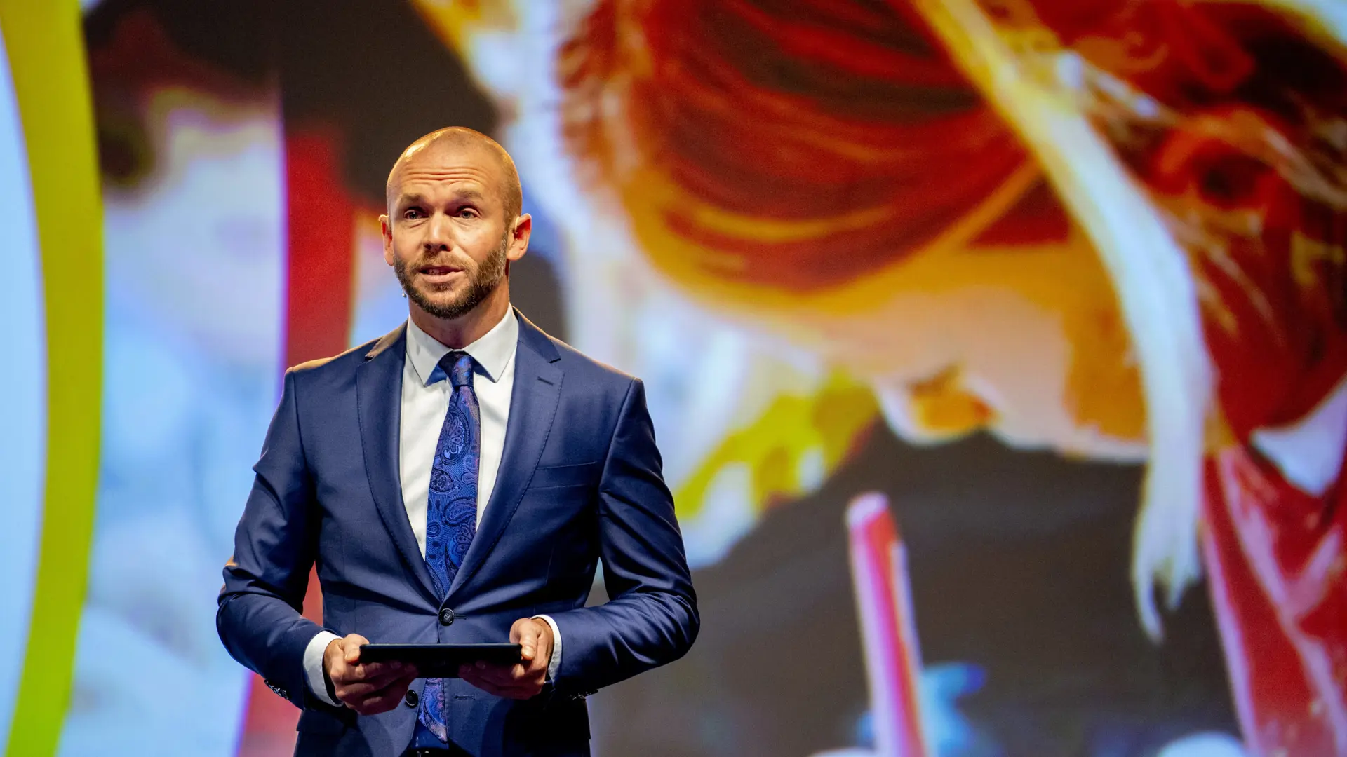 Robert Daverschot - <p>Dagvoorzitter, moderator en speaker coach die inhoud, interactie en energie moeiteloos samenbrengt en ieder programma professioneel begeleidt.</p>