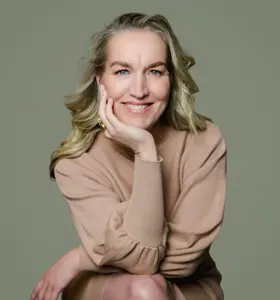 Afke van de Wouw - Sportpsycholoog en coach. Ze helpt medewerkers beter presteren met mentale kracht, aandacht en een holistische benadering.