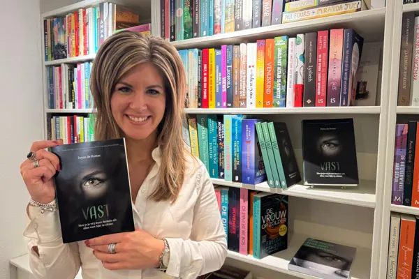 De Boekenkast: VAST van Joyce de Ruiter