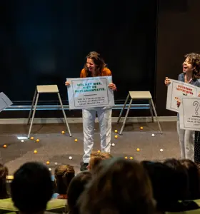 Het Klimaattheater - Het Klimaattheater verzorgt interactief bedrijfstheater waarbij het publiek vanuit humor, hoop en moed in gesprek gaan over de grote opgaven waar we voor staan.