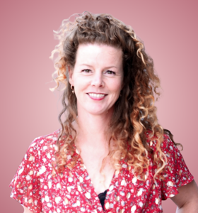 Carlijn Hermes - Spreker, auteur en trainer, helpt organisaties werkstress verminderen en vitaliteit vergroten met praktische strategieën voor digitale balans en zelfleiderschap.