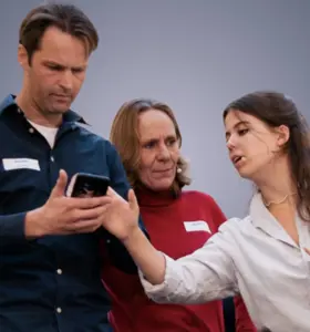 De Grote Generatieshow - Een dynamisch, interactief theaterprogramma waarbij de kracht van alle generaties optimaal benut wordt. Perfect voor jouw event!