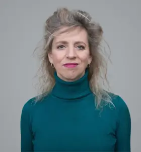 Suzanna Jansen - Schrijfster, journalist en verhalenverteller die via historische inzichten laat zien hoe maatschappelijke patronen doorwerken in organisaties en keuzes van vandaag.