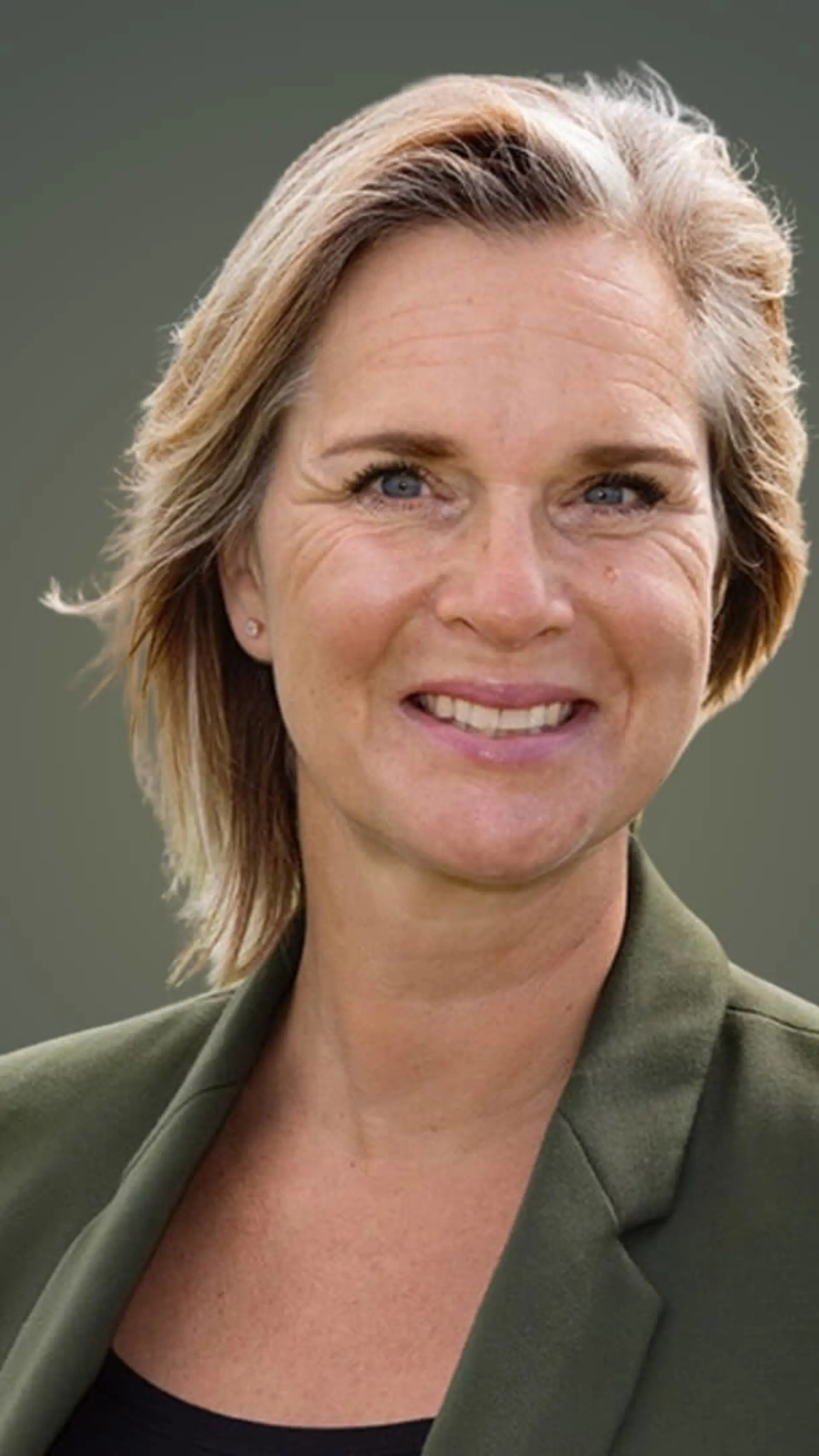Esther de Snoo - <p>Ervaren landbouwjournalist en hoofdredacteur. Expert in landbouwbeleid, verduurzaming en voedselvoorziening. Helder en kritisch over agrarische transities.</p>