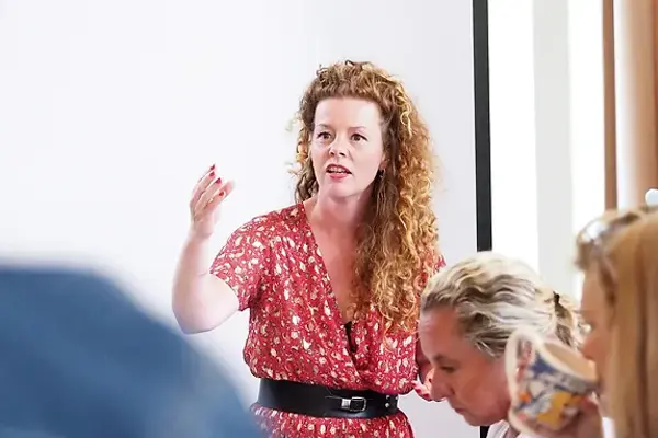 Slimmer werken voor vrouwen Waarom hormonale balans dé sleutel is tot energie, focus en werkplezier