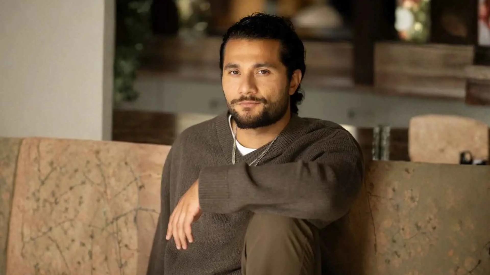 Alkan Çöklü - <p>Acteur, regisseur en ademcoach Alkan Çöklü laat zien hoe je onder druk helder blijft, spanning loslaat en leiding neemt vanuit rust en bewustzijn.</p>